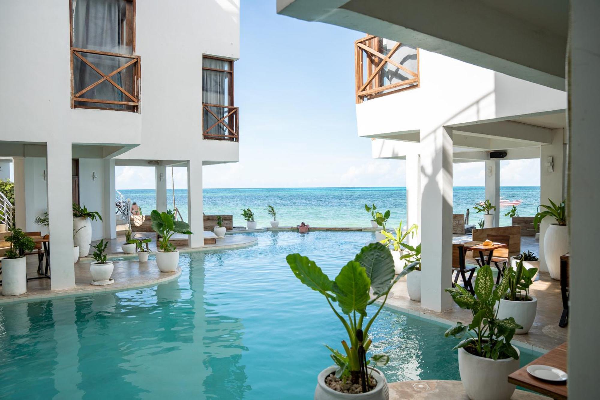 Pili Pili Tropical Hotel 5*